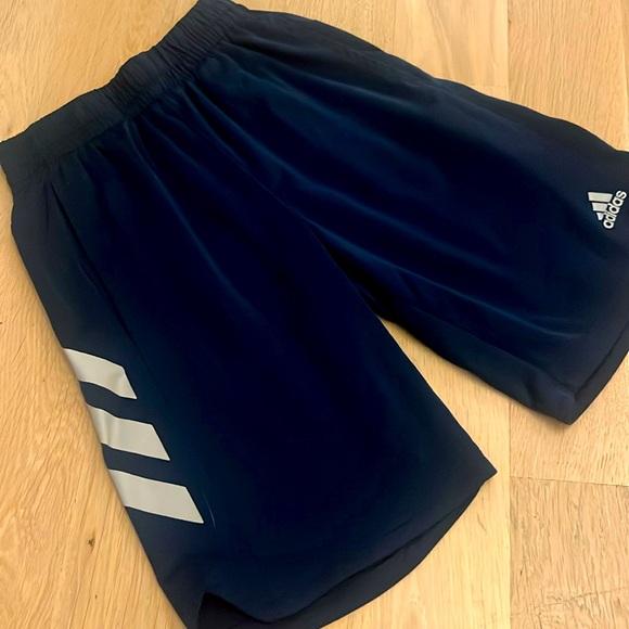 Boys Adidas shorts, size medium - Picture 1 of 4